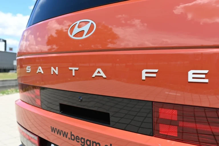 Hyundai Santa Fe PREMIUM 5S 4X4 1,6T-GDi HEV MY2025 | Begam Trnava