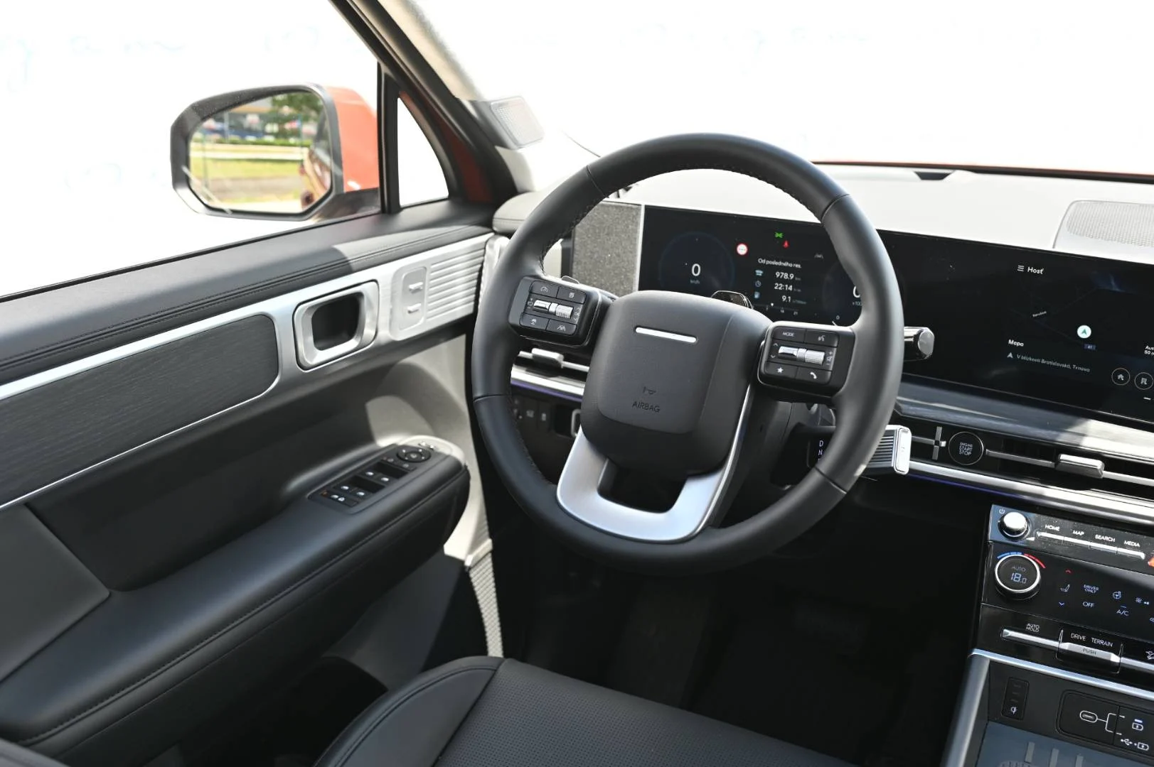 Hyundai Santa Fe PREMIUM 5S 4X4 1,6T-GDi HEV MY2025 | Begam Trnava