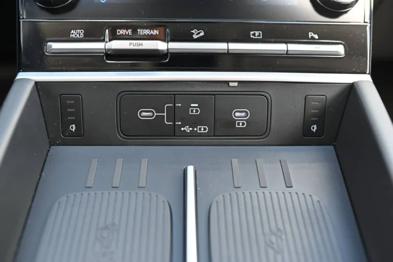 Hyundai Santa Fe PREMIUM 5S 4X4 1,6T-GDi HEV MY2025 | Begam Trnava