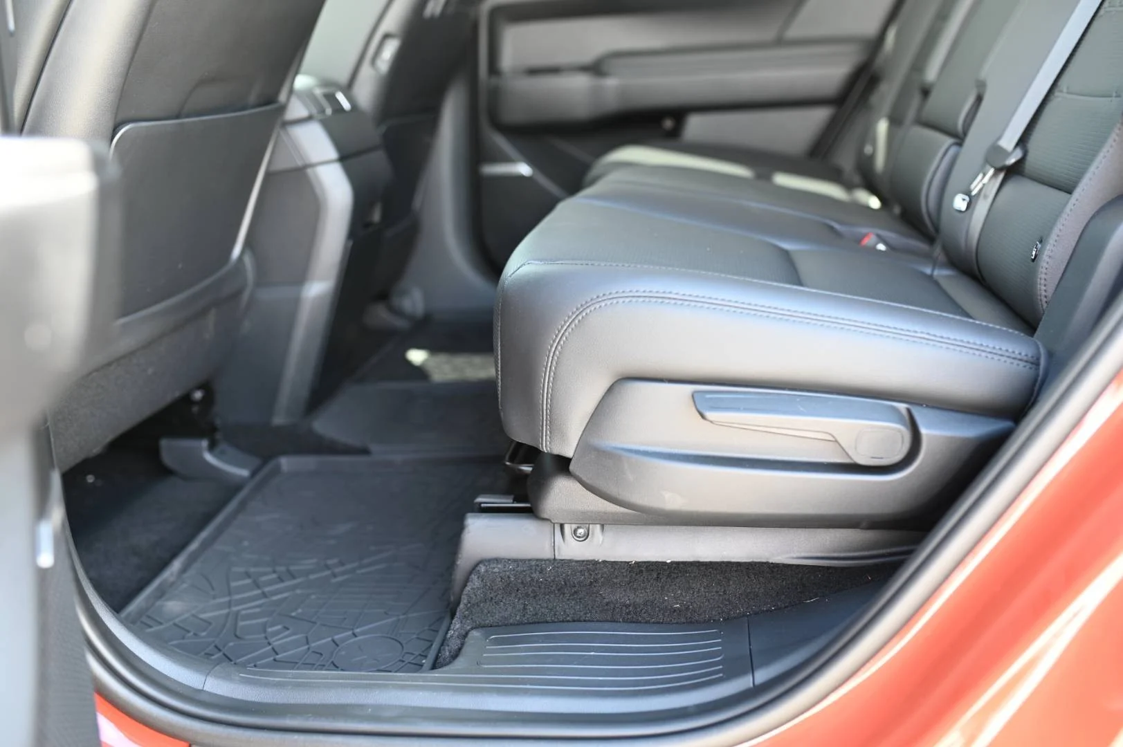 Hyundai Santa Fe PREMIUM 5S 4X4 1,6T-GDi HEV MY2025 | Begam Trnava