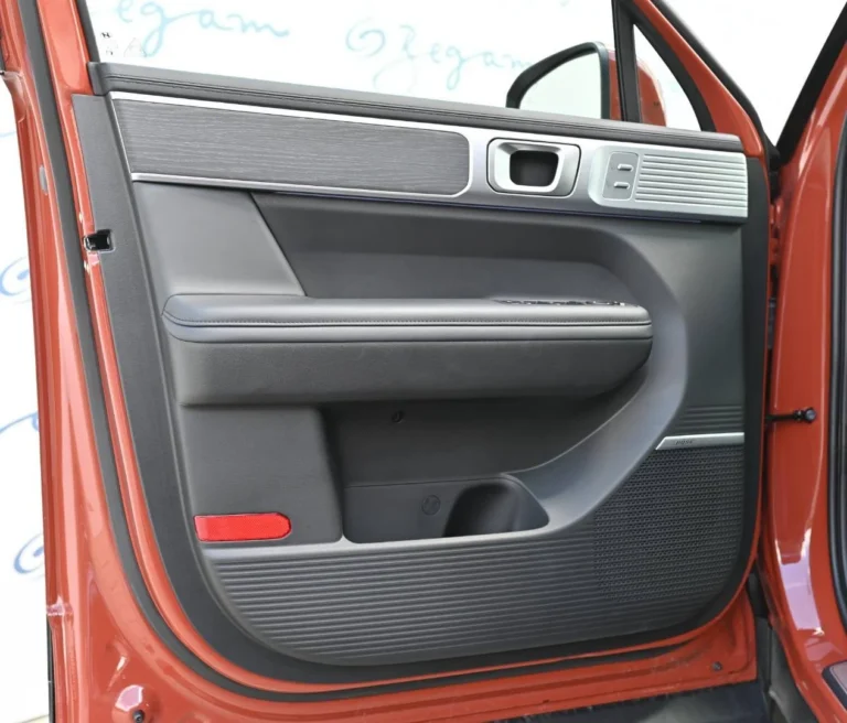 Hyundai Santa Fe PREMIUM 5S 4X4 1,6T-GDi HEV MY2025 | Begam Trnava