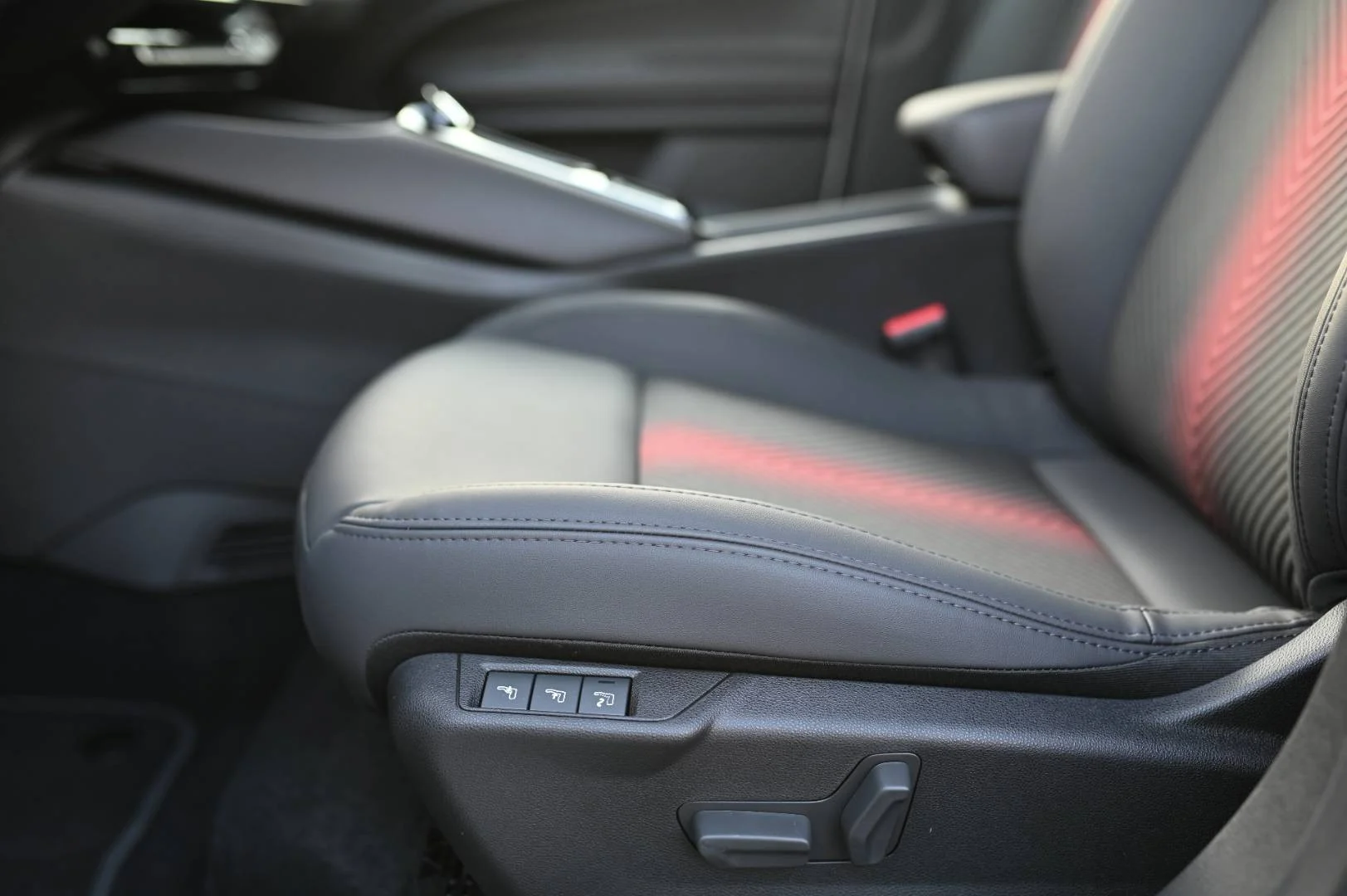 Alfa Romeo Junior 1.2T Hybrid 145k 6AT SPECIALE | Begam Trnava