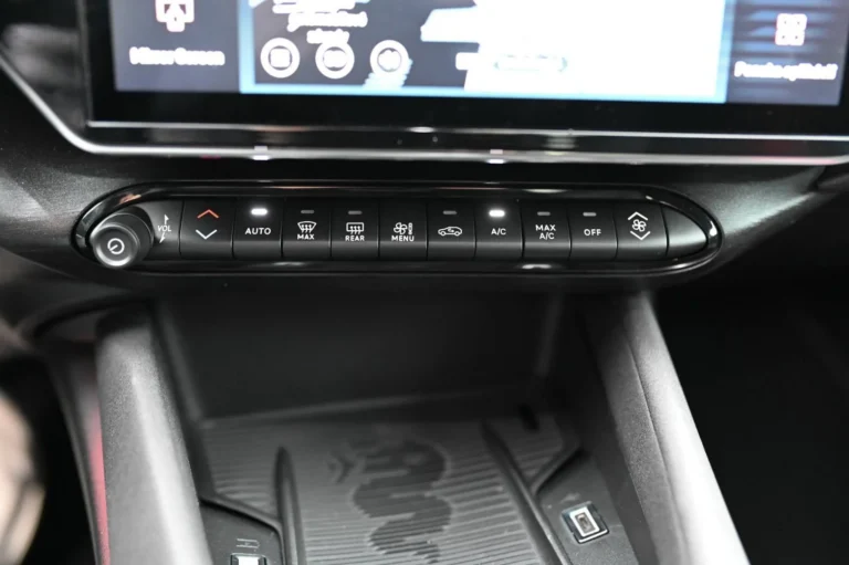 Alfa Romeo Junior 1.2T Hybrid 145k 6AT SPECIALE | Begam Trnava