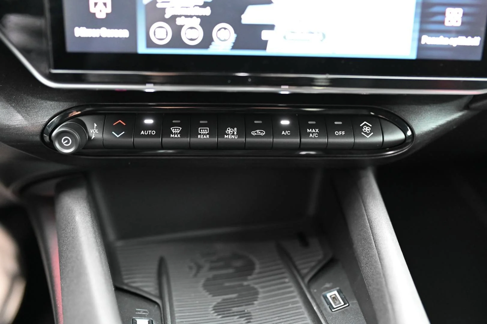 Alfa Romeo Junior 1.2T Hybrid 145k 6AT SPECIALE | Begam Trnava