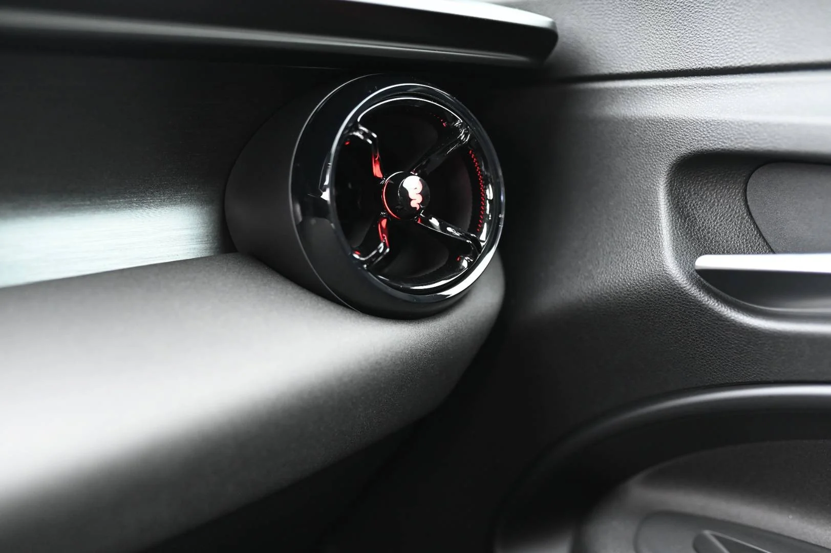 Alfa Romeo Junior 1.2T Hybrid 145k 6AT SPECIALE | Begam Trnava