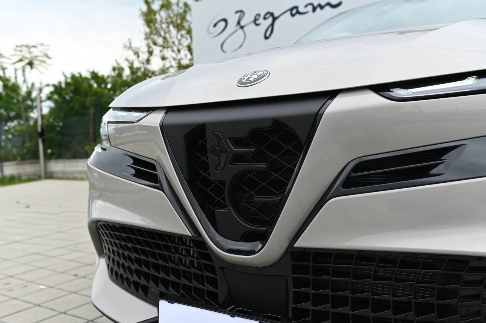 Alfa Romeo Junior 1.2T Hybrid 145k 6AT SPECIALE | Begam Trnava