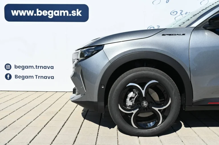 Alfa Romeo Junior 1.2T Hybrid 145k 6AT SPECIALE | Begam Trnava