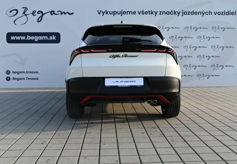 Alfa Romeo Junior 1.2T Hybrid 145k 6AT SPECIALE | Begam Trnava