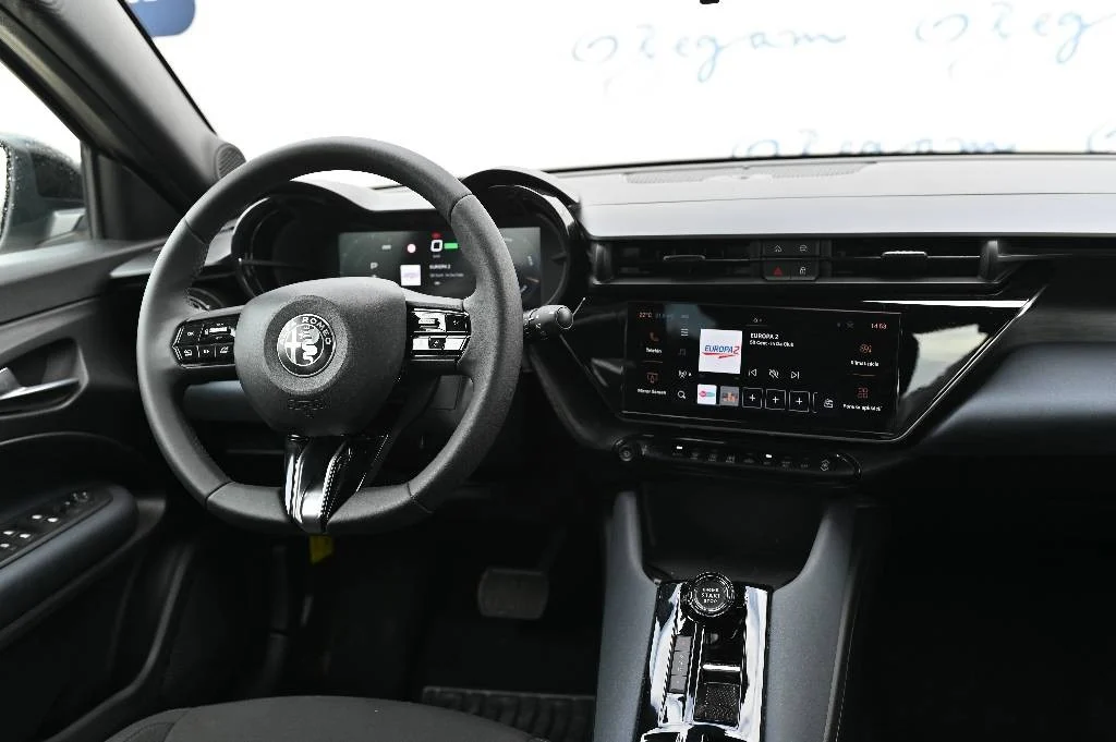 Alfa Romeo Junior Elettrica 54 kWh | Begam Trnava