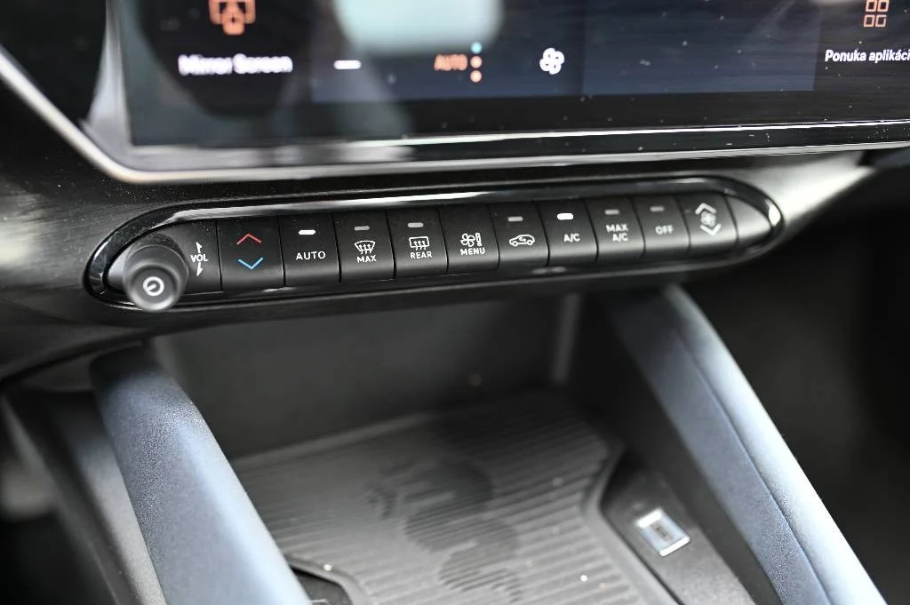 Alfa Romeo Junior Elettrica 54 kWh | Begam Trnava