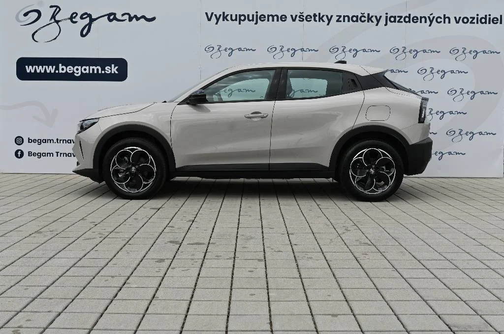 Alfa Romeo Junior Elettrica 54 kWh | Begam Trnava