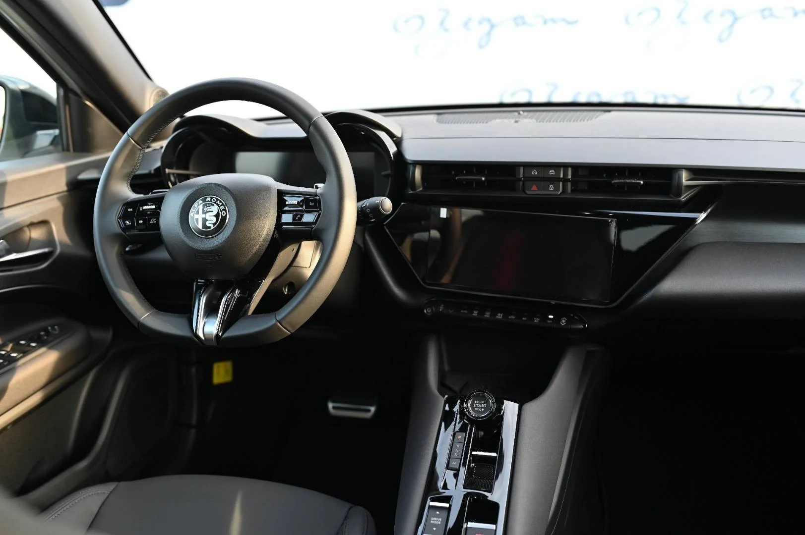 Alfa Romeo Junior Elettrica 54 kWh SPECIALE | Begam Trnava
