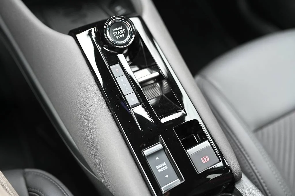 Alfa Romeo Junior Elettrica 54 kWh SPECIALE | Begam Trnava