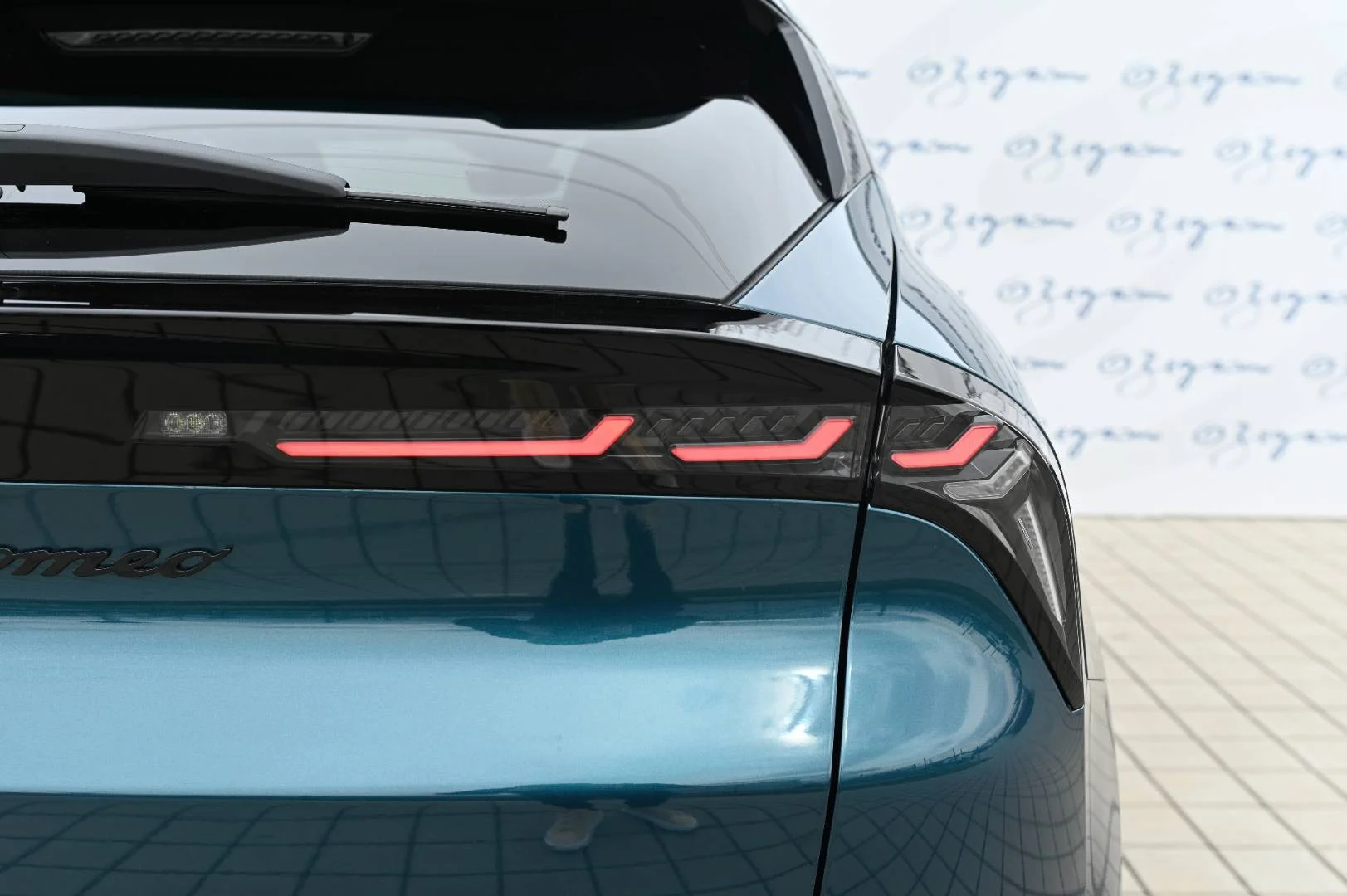 Alfa Romeo Junior Elettrica 54 kWh SPECIALE | Begam Trnava