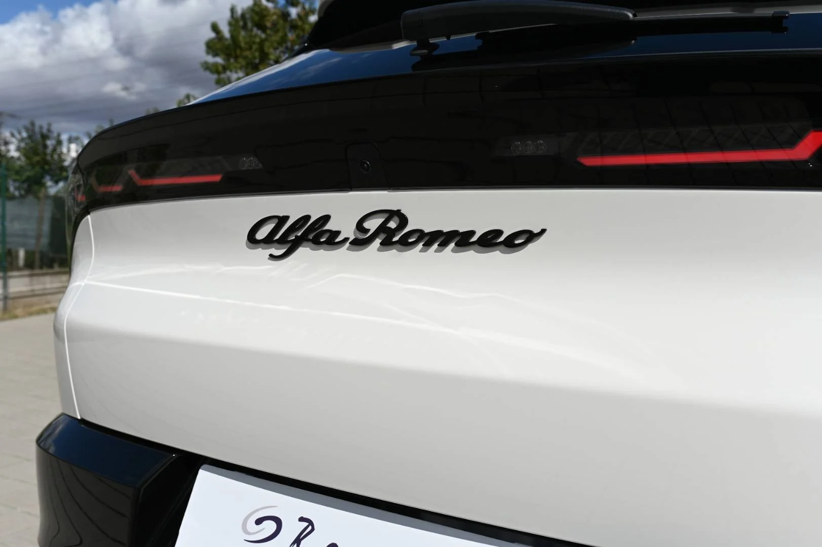 Alfa Romeo Junior Q4 1.2T Hybrid 145k 6AT | Begam Trnava