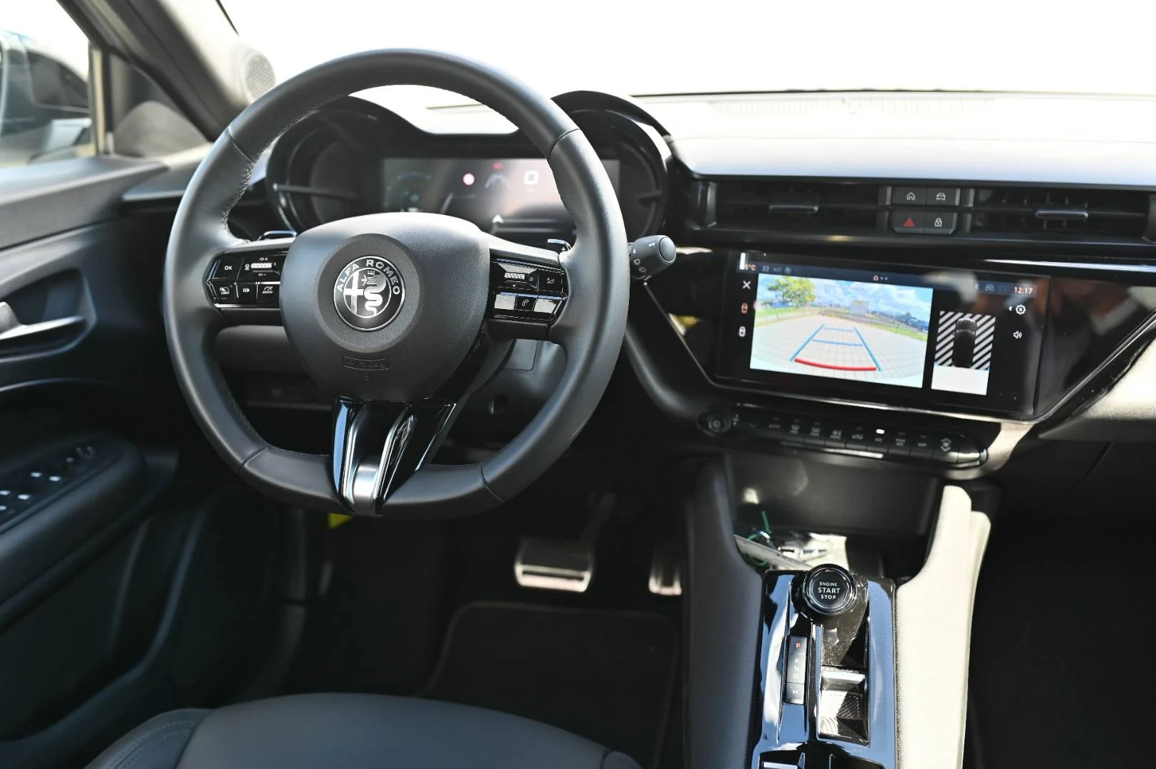 Alfa Romeo Junior Q4 1.2T Hybrid 145k 6AT | Begam Trnava