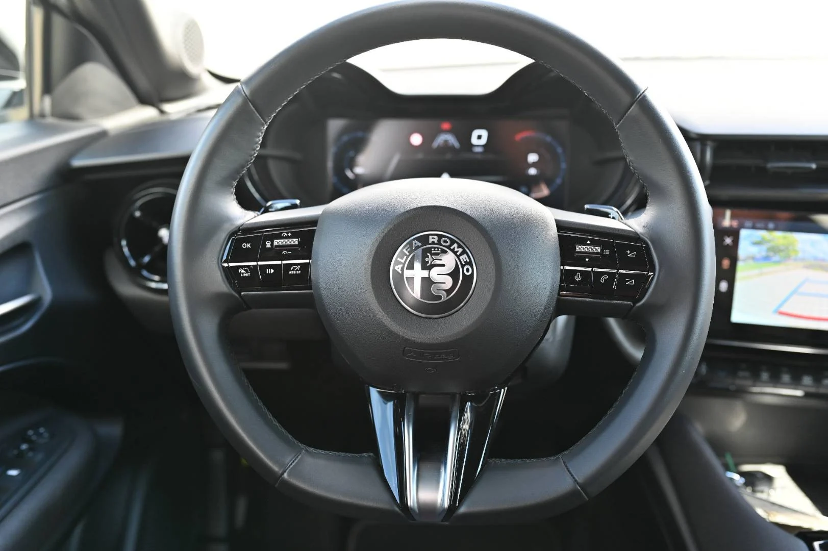 Alfa Romeo Junior Q4 1.2T Hybrid 145k 6AT | Begam Trnava