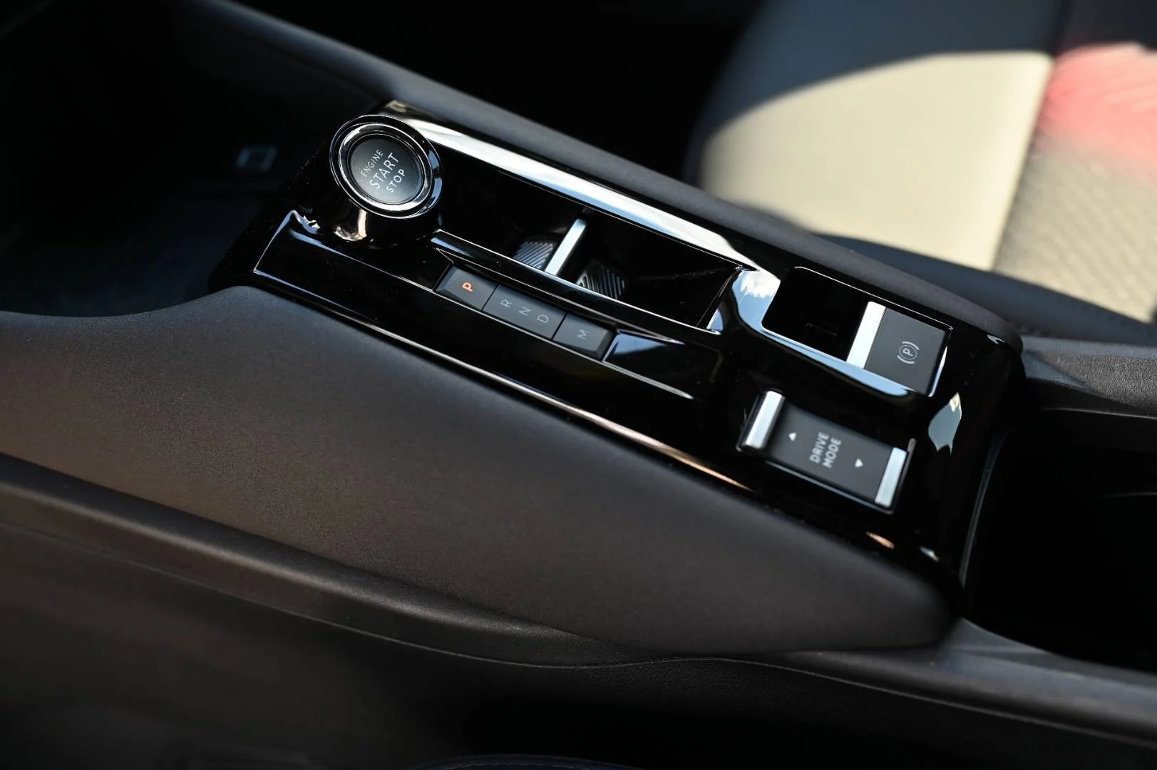 Alfa Romeo Junior Q4 1.2T Hybrid 145k 6AT | Begam Trnava