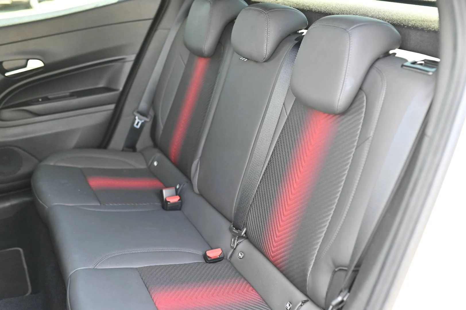 Alfa Romeo Junior Q4 1.2T Hybrid 145k 6AT | Begam Trnava