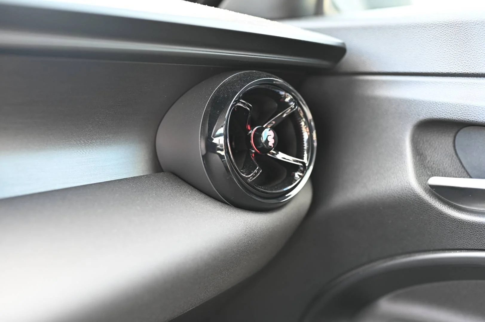 Alfa Romeo Junior Q4 1.2T Hybrid 145k 6AT | Begam Trnava