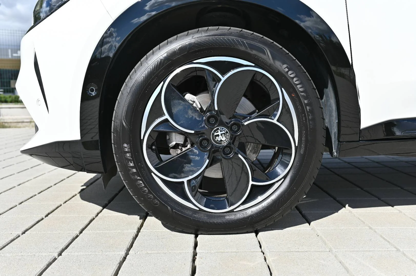 Alfa Romeo Junior Q4 1.2T Hybrid 145k 6AT | Begam Trnava