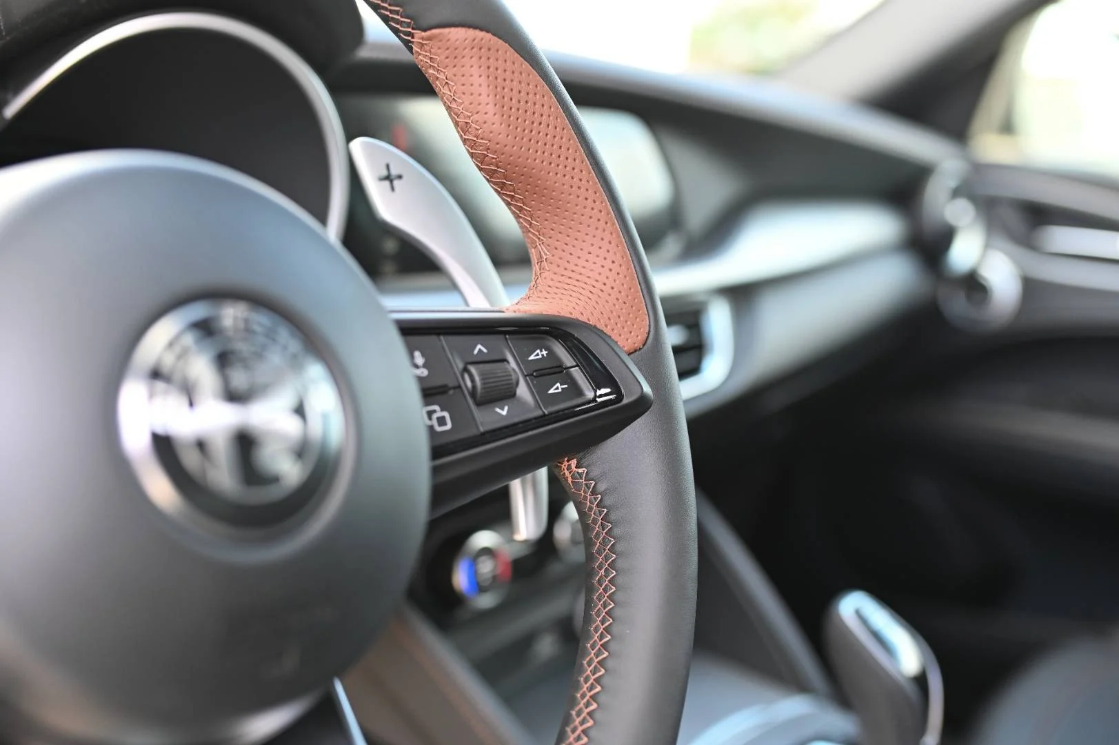 Alfa Romeo Stelvio 2.0 Turbo INTENSA Q4 A/T | Begam Trnava