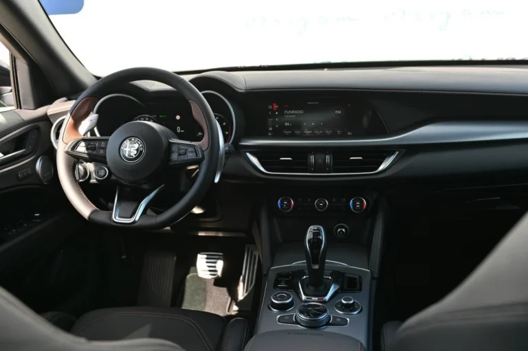 Alfa Romeo Stelvio 2.0 Turbo INTENSA Q4 A/T | Begam Trnava