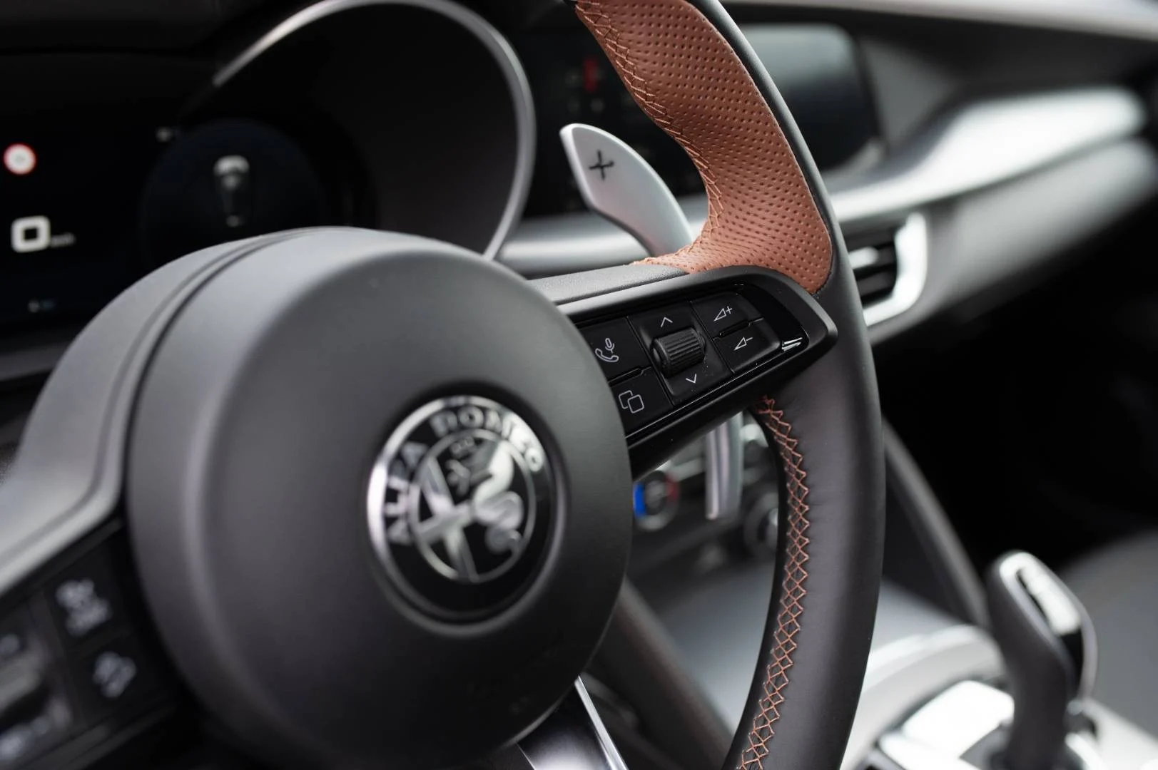 Alfa Romeo Stelvio 2.0 Turbo INTENSA Q4 A/T | Begam Trnava