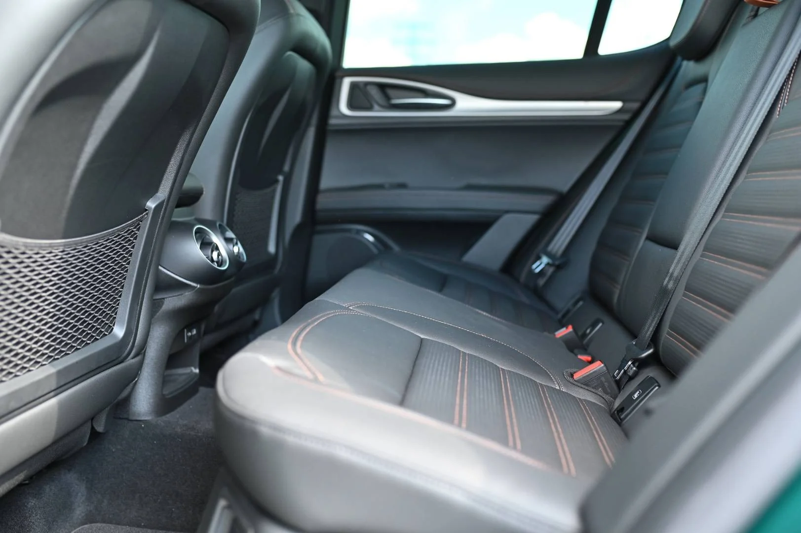 Alfa Romeo Stelvio 2.0 Turbo INTENSA Q4 A/T | Begam Trnava