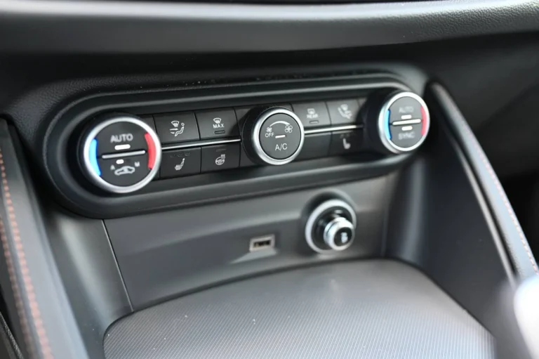 Alfa Romeo Stelvio 2.0 Turbo INTENSA Q4 A/T | Begam Trnava