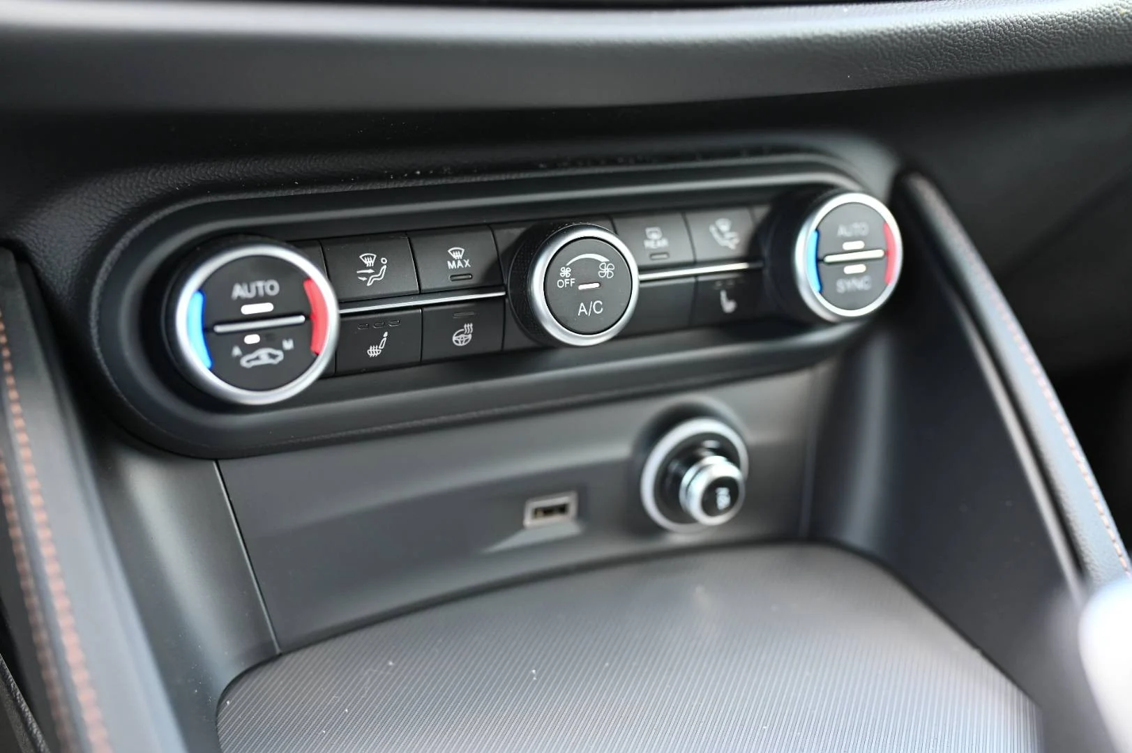 Alfa Romeo Stelvio 2.0 Turbo INTENSA Q4 A/T | Begam Trnava