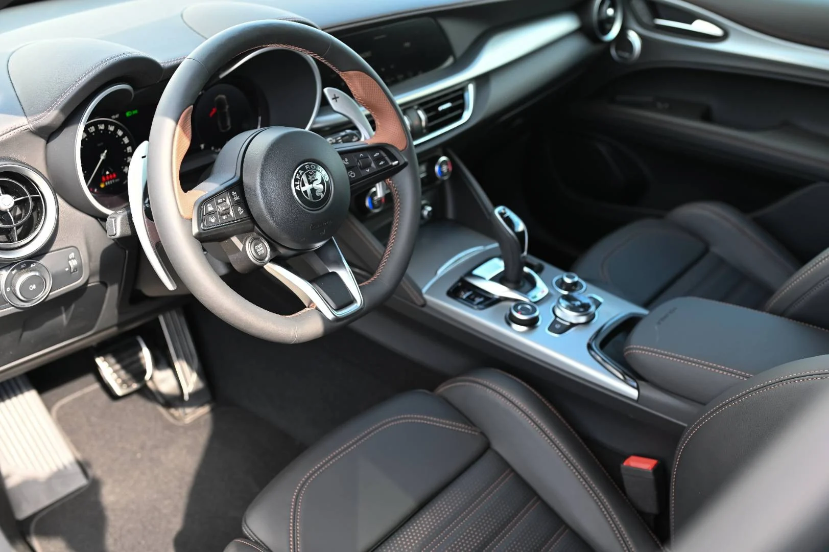 Alfa Romeo Stelvio 2.0 Turbo INTENSA Q4 A/T | Begam Trnava