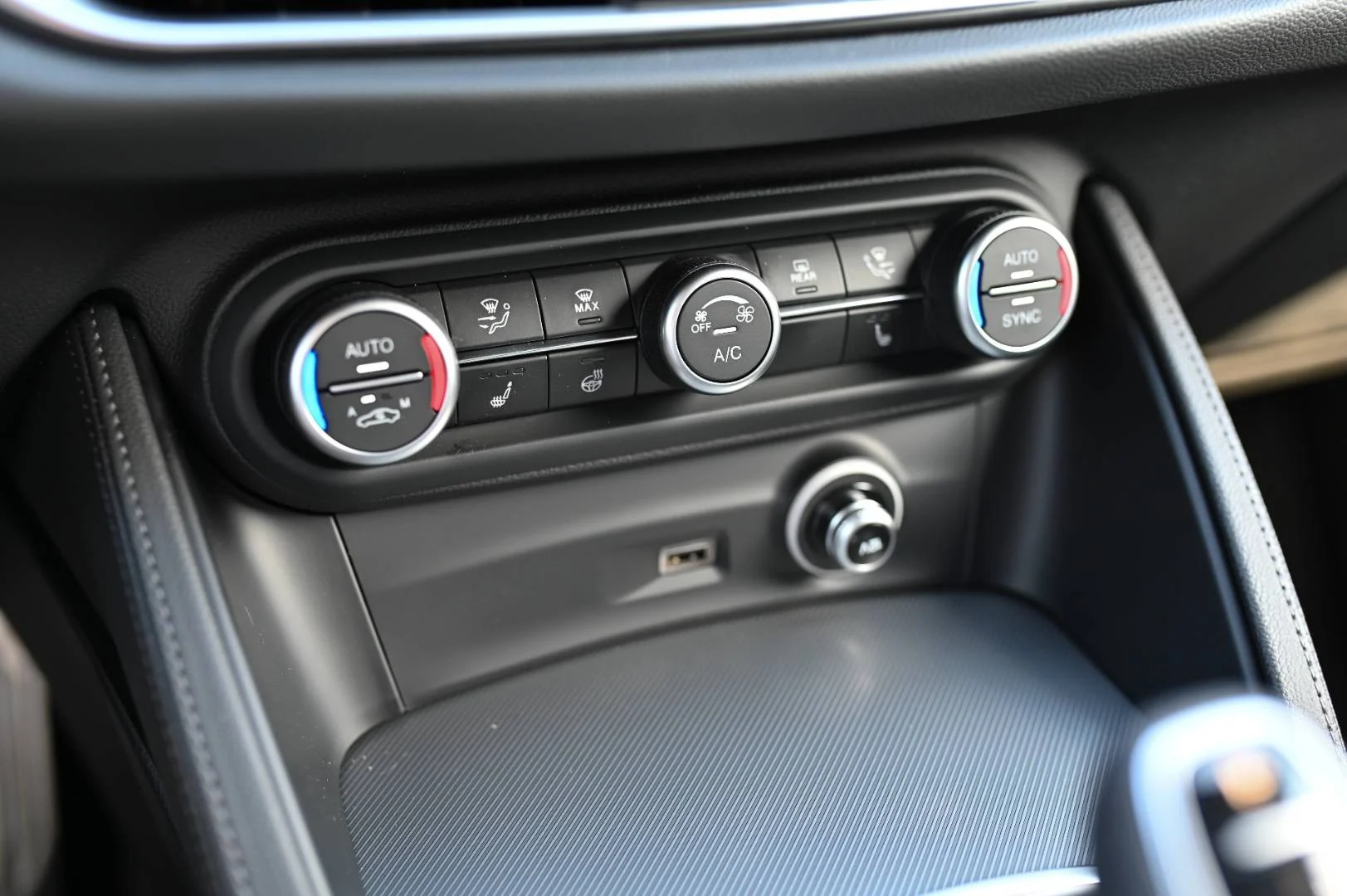 Alfa Romeo Stelvio 2.0 Turbo Veloce Q4 A/T | Begam Trnava