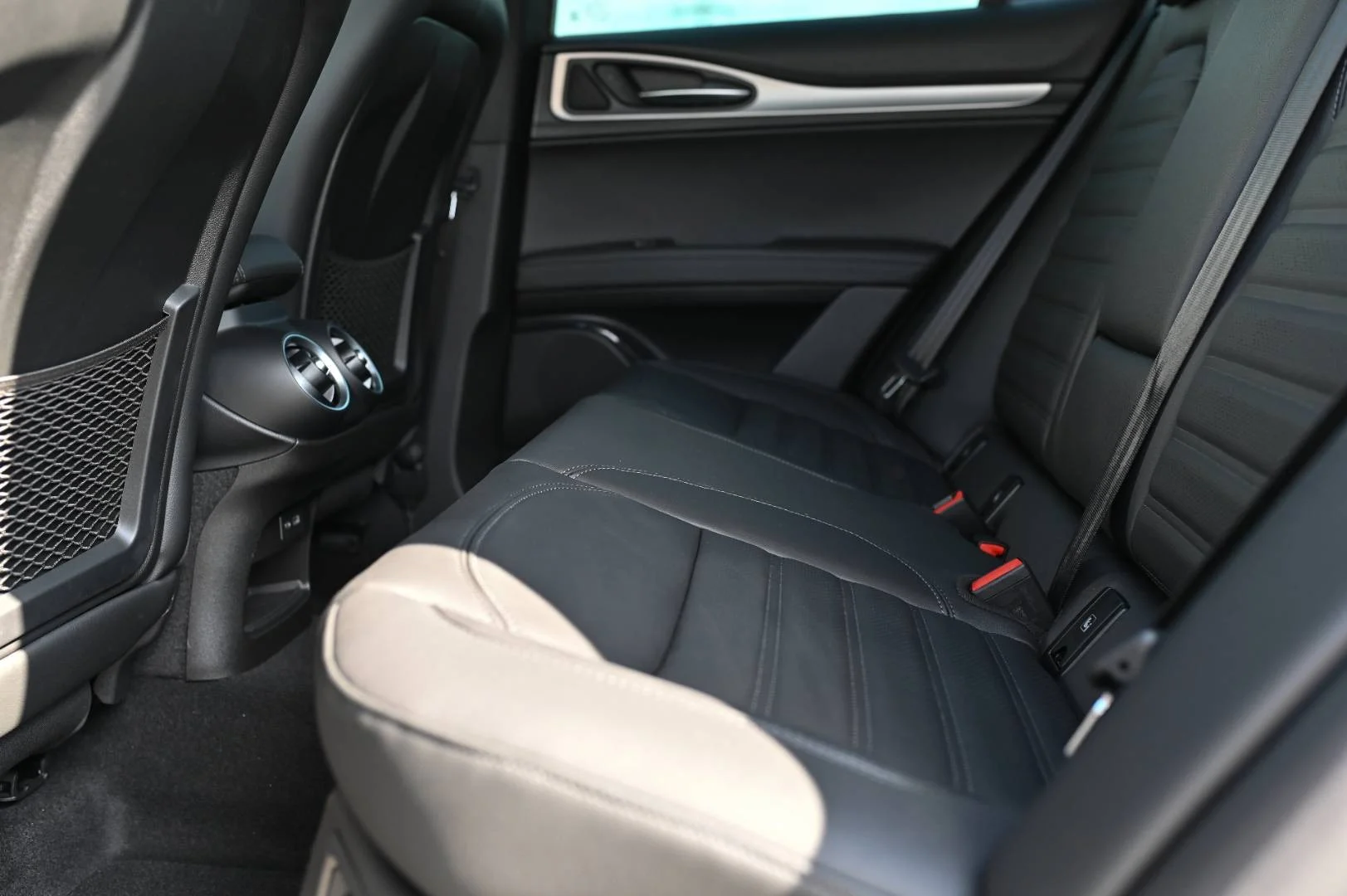 Alfa Romeo Stelvio 2.0 Turbo Veloce Q4 A/T | Begam Trnava