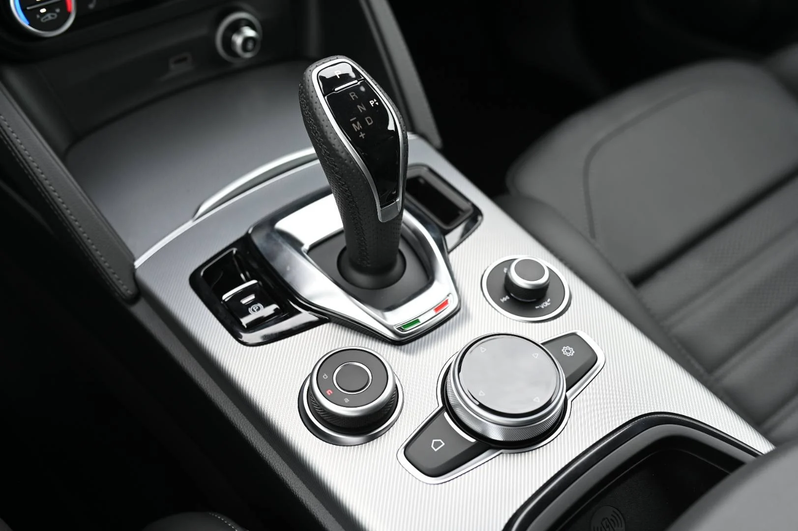 Alfa Romeo Stelvio 2.0 Turbo Veloce Q4 A/T | Begam Trnava