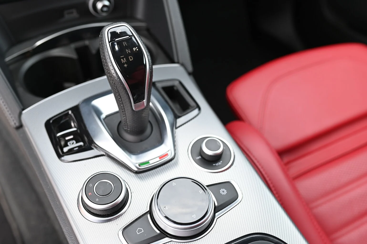 Alfa Romeo Stelvio Q4 VELOCE 2.2 TURBO DIE | Begam Trnava