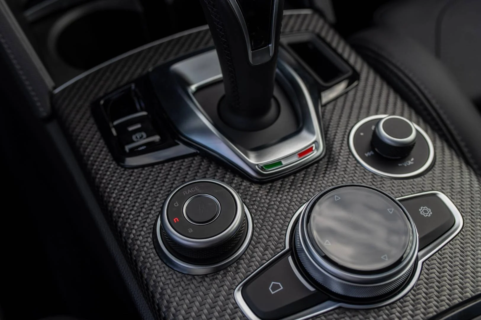 Alfa Romeo Stelvio Quadrifoglio 2.9 V6 Bi-Turbo AWD A/T | Begam Trnava