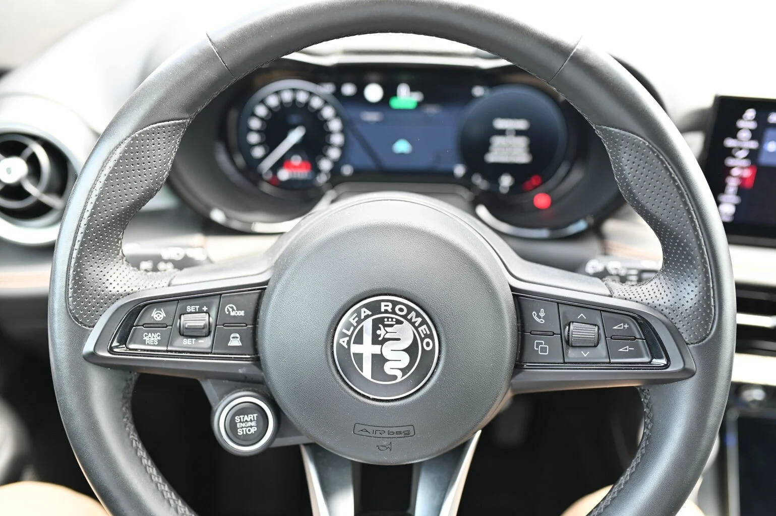 Alfa Romeo Tonale TI 1.5 e-Hybrid 160k | Begam Trnava