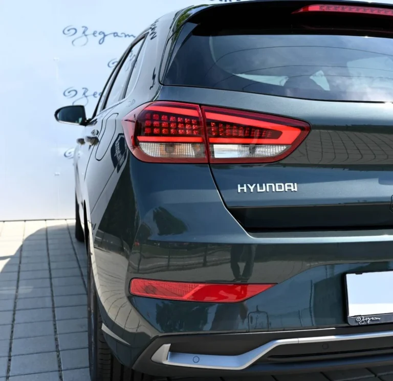 Hyundai i30 1.5 T-GDi mHEV Family DCT | Begam Trnava