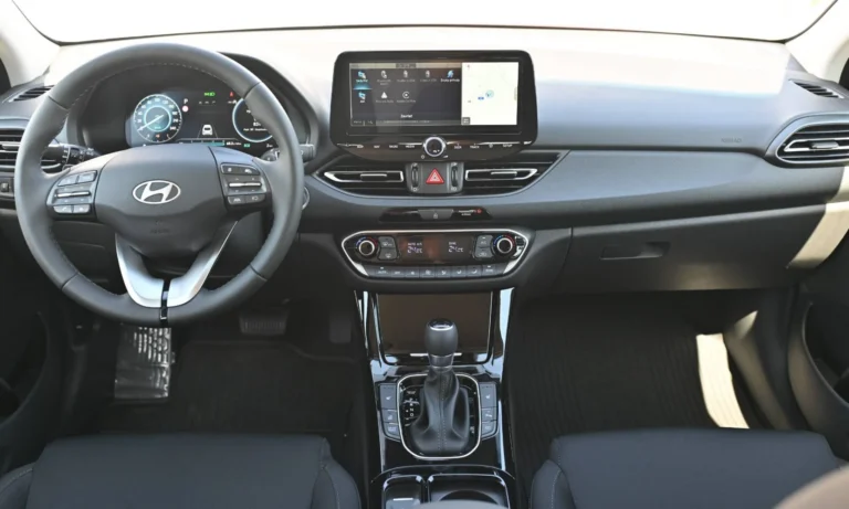 Hyundai i30 CW 1.5T-GDi MHEV, 7DCT, FAMILY, MY25, 103kW | Begam Trnava