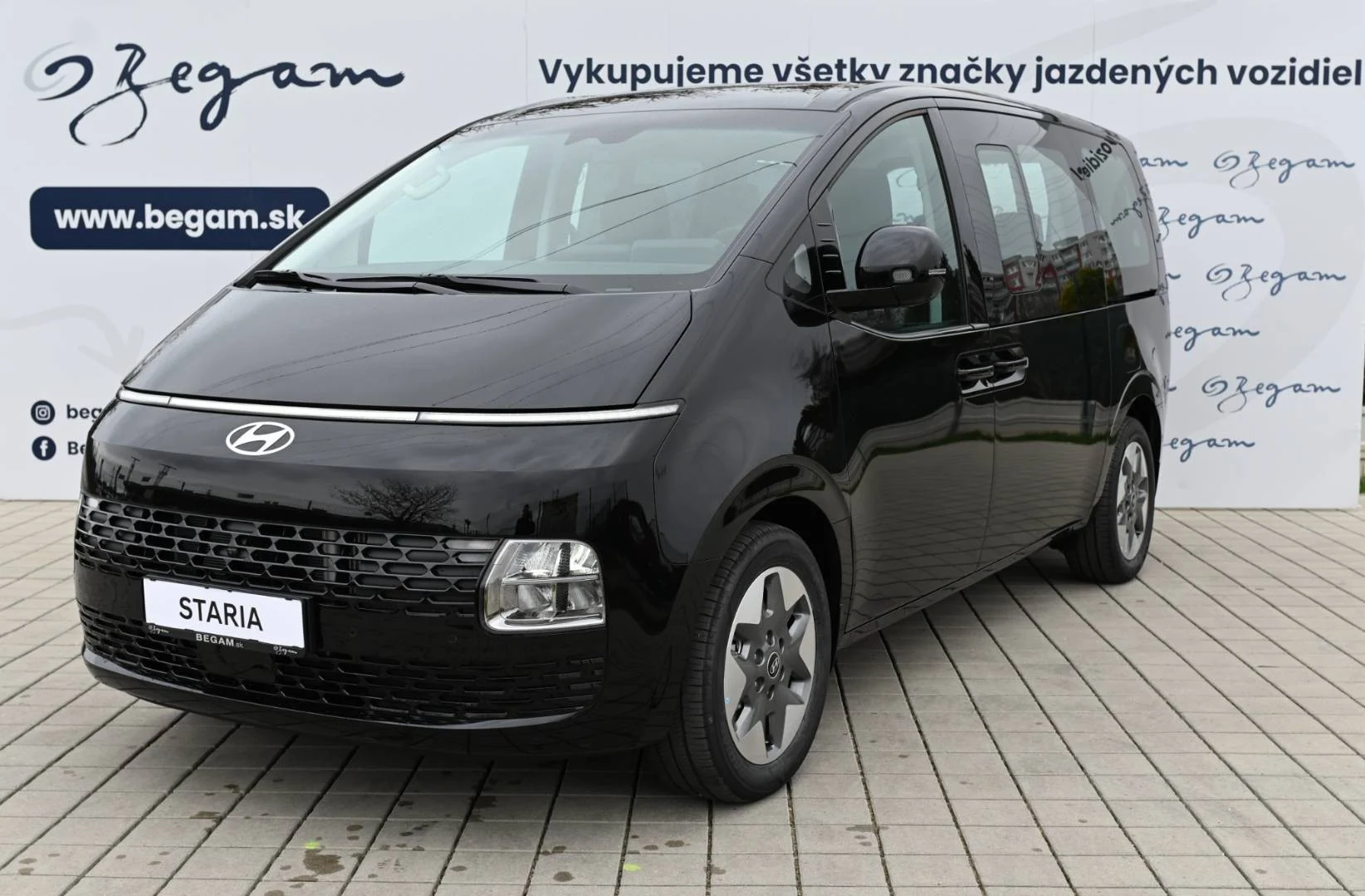 Hyundai Staria 1,6T-GDi HEV Premium 9S 4x2 6AT | Begam Trnava