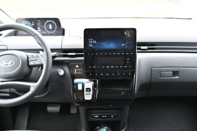 Hyundai Staria 1,6T-GDi HEV Premium 9S 4x2 6AT | Begam Trnava