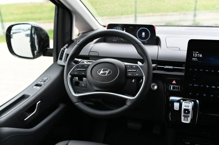 Hyundai Staria 1,6T-GDi HEV Premium 9S 4x2 6AT | Begam Trnava