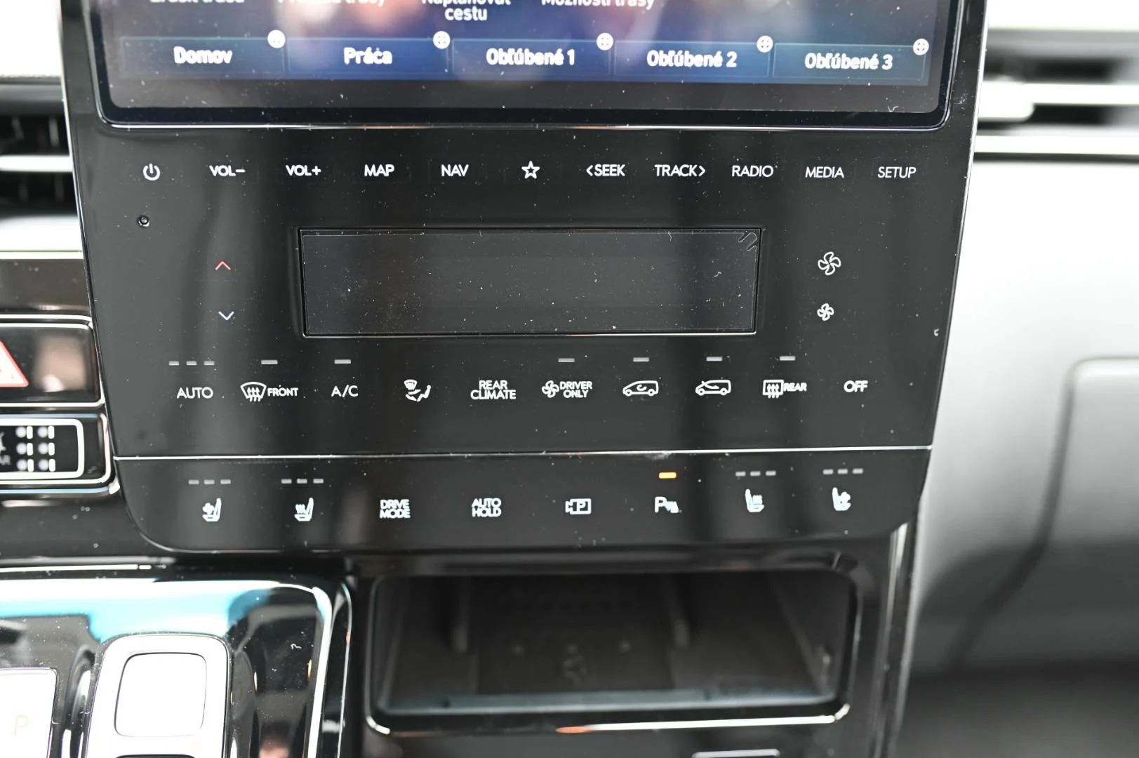 Hyundai Staria 1,6T-GDi HEV Premium 9S 4x2 6AT | Begam Trnava