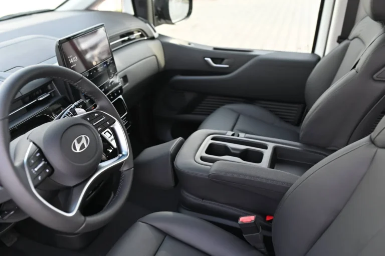 Hyundai Staria 1,6T-GDi HEV Premium 9S 4x2 6AT | Begam Trnava
