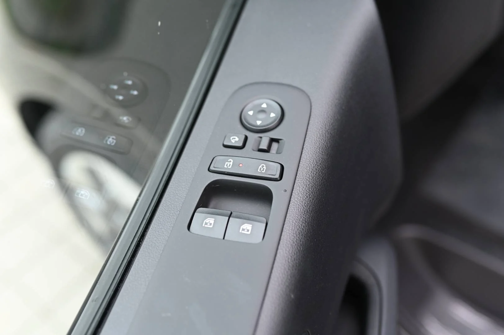 Hyundai Staria 1,6T-GDi HEV Premium 9S 4x2 6AT | Begam Trnava