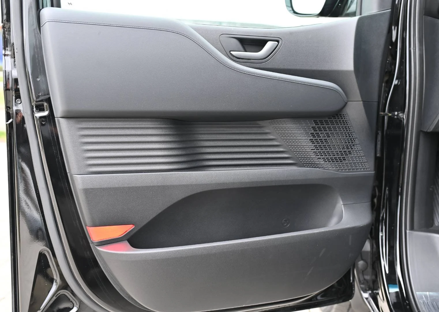 Hyundai Staria 1,6T-GDi HEV Premium 9S 4x2 6AT | Begam Trnava