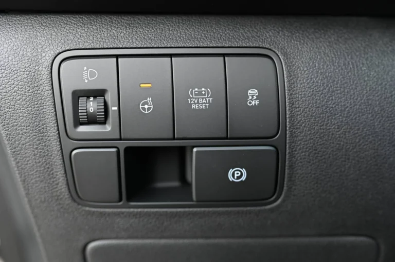Hyundai Staria 1,6T-GDi HEV Premium 9S 4x2 6AT | Begam Trnava