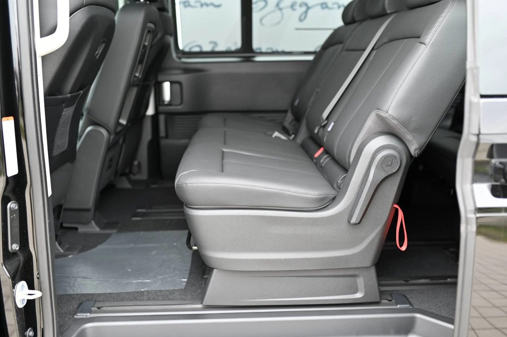 Hyundai Staria 1,6T-GDi HEV Premium 9S 4x2 6AT | Begam Trnava
