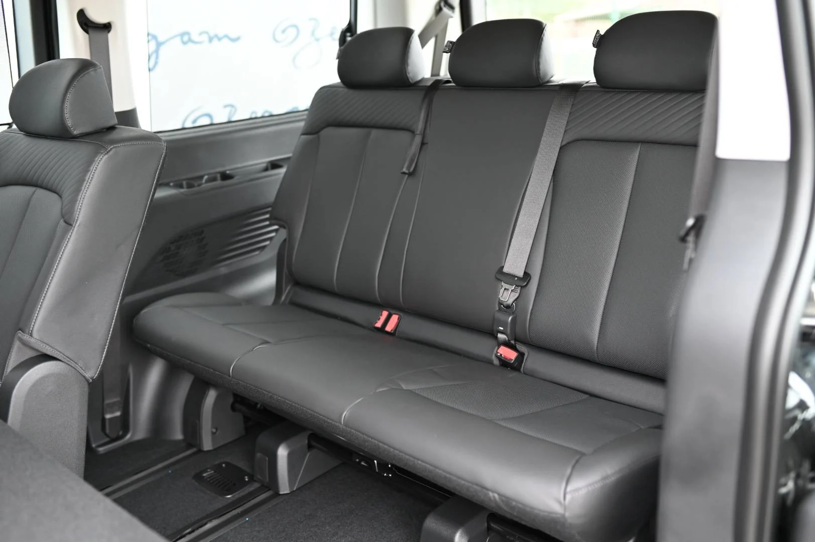 Hyundai Staria 1,6T-GDi HEV Premium 9S 4x2 6AT | Begam Trnava